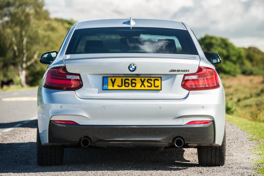  BMW M240i Coupe 2016 года  (UK) (фото 9 из 25)